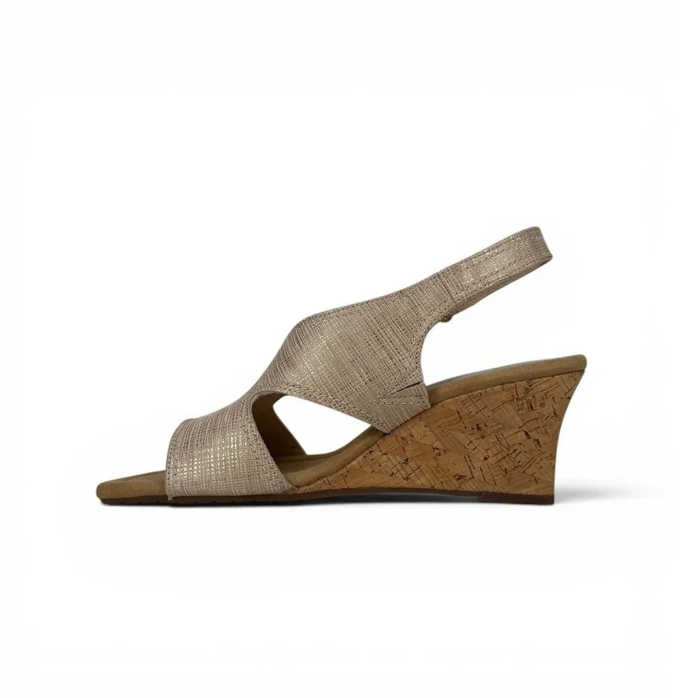 Clarks Kyarra Aster Wedge Sandal Womens 10 Wide Sand Gold Metallic Textile